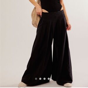 Free People Maisie Poplin wide leg pants. EUC size M black